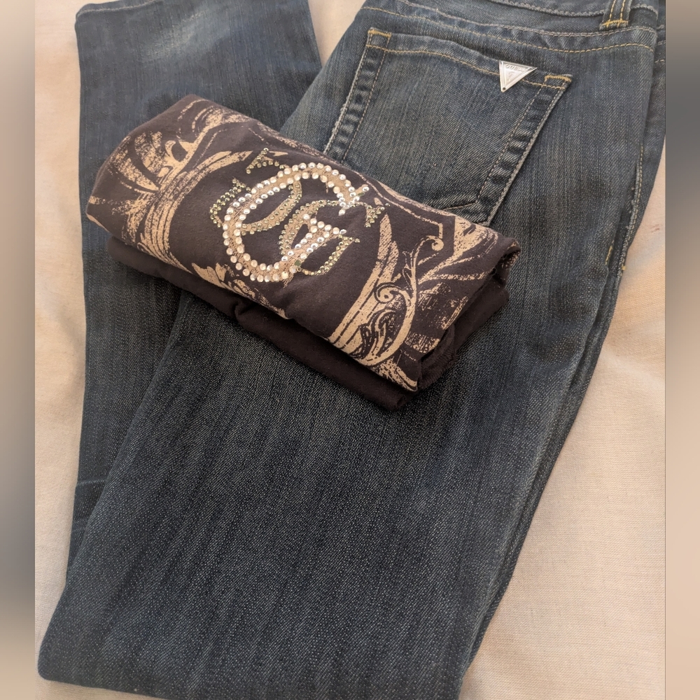 Women's Guess? Dark Color Straight Leg Jeans With A Guess Sweatshirt.